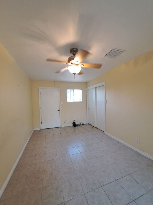 Building Photo - Beautiful Single Level Home on a Half Acre...