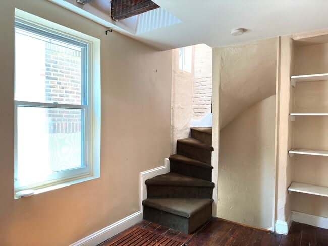 Building Photo - 623 American#F