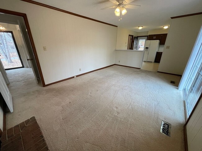 Building Photo - Lovely 3br 2ba home in quiet Chapel Hill neighborhood, walking distance to McDougle Elementary!