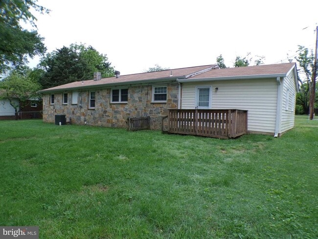 Building Photo - 111 Walnut Dr