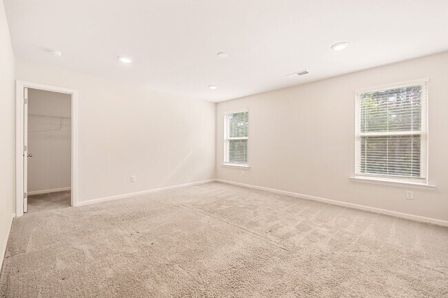 Building Photo - Spacious 4-Bedroom Gem with 2.5 Baths –2216 Sussex Road in York, SC with Clover Schools! Monthly ...