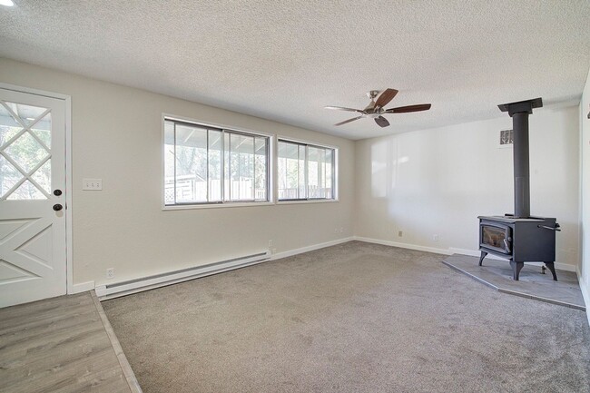 Building Photo - 3bd/2ba North Bend House