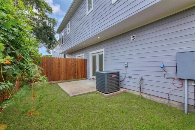 Building Photo - 6605 Avenue O