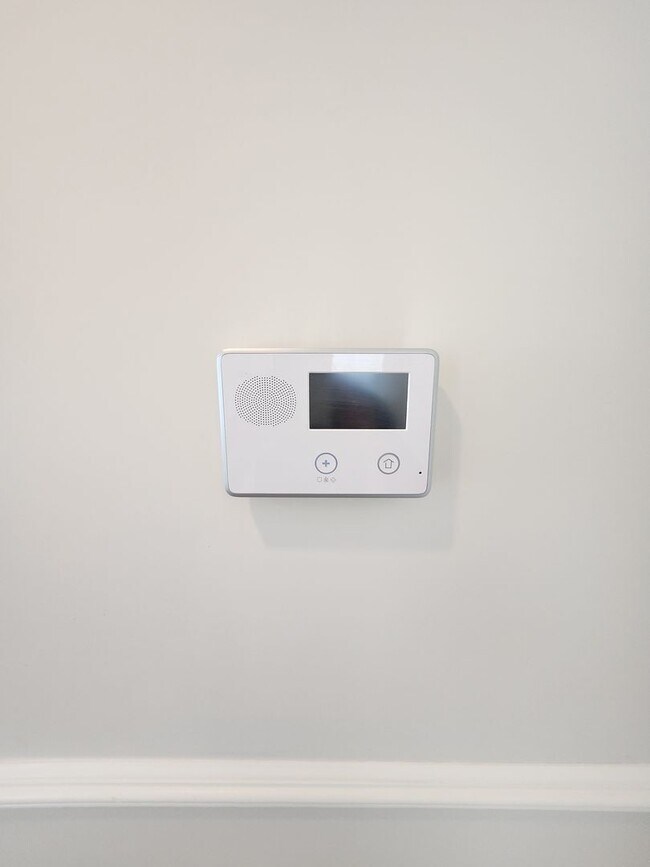 Building Photo - Stunning and Spacious Top Floor 2 Bd 2 Bath in Jamaica Plain with Parking.