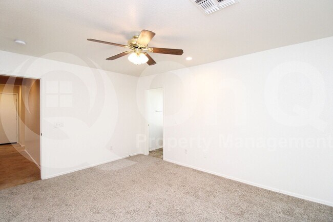 Building Photo - 5216 E Florian Ave