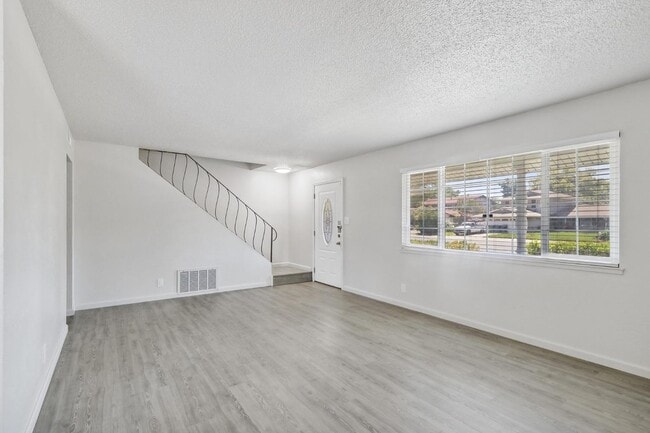 Building Photo - 9101 La Riviera Dr