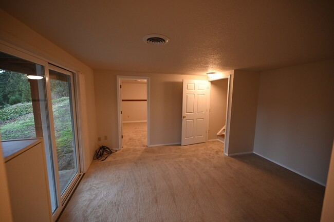 Building Photo - 4 bed 2 bath in Sequim, nice mountain view!