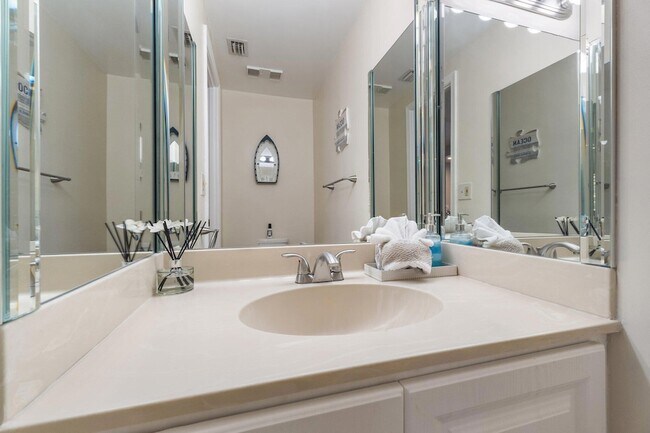 Building Photo - 353 S US Hwy 1