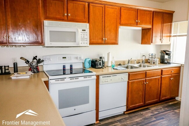 Building Photo - Cozy 3 Bedroom Duplex on the South Side of Manhattan!