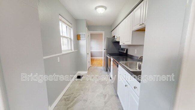 Building Photo - 108 Bellaire Ave