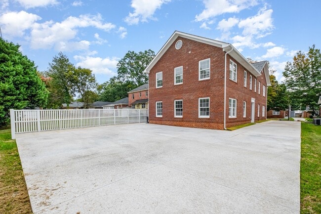 Building Photo - 816 Walnut Ave