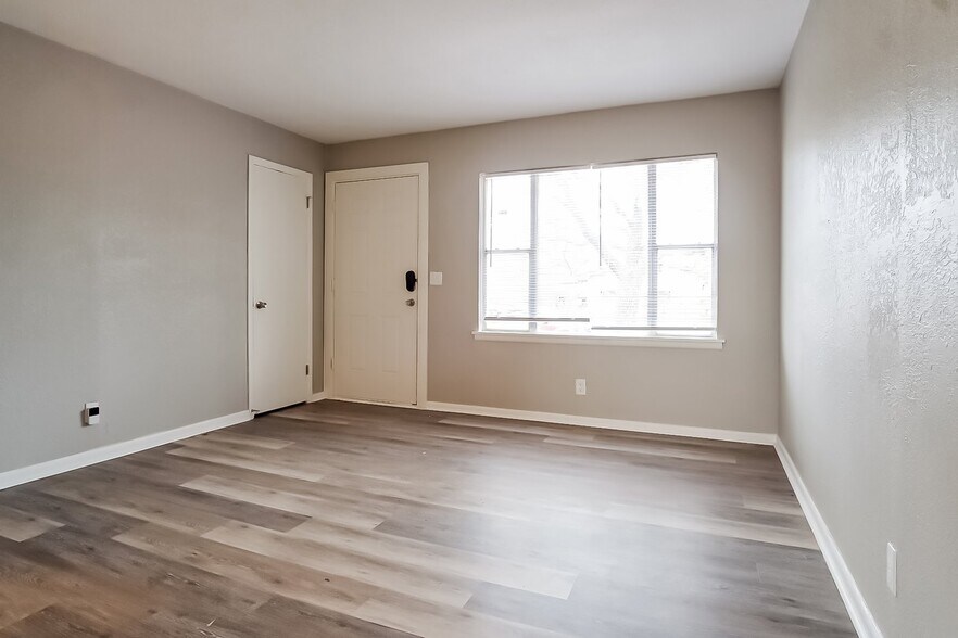 Building Photo - 5215 N Johnstown Ave