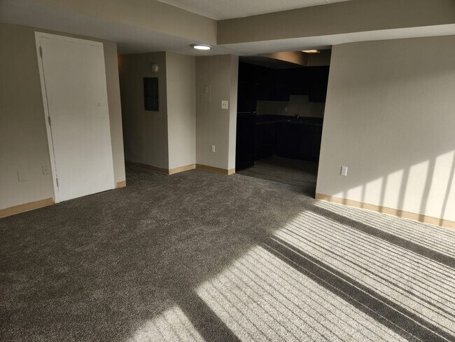 Building Photo - Spacious One Bedroom Apartment Home Availa...