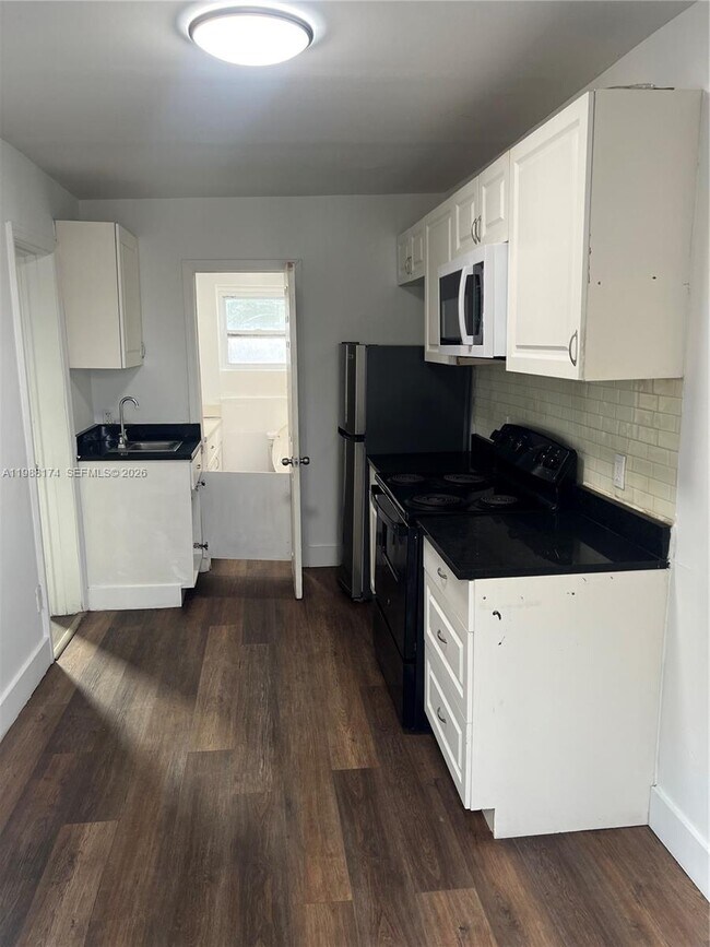 Building Photo - 2118 N 19th Ave