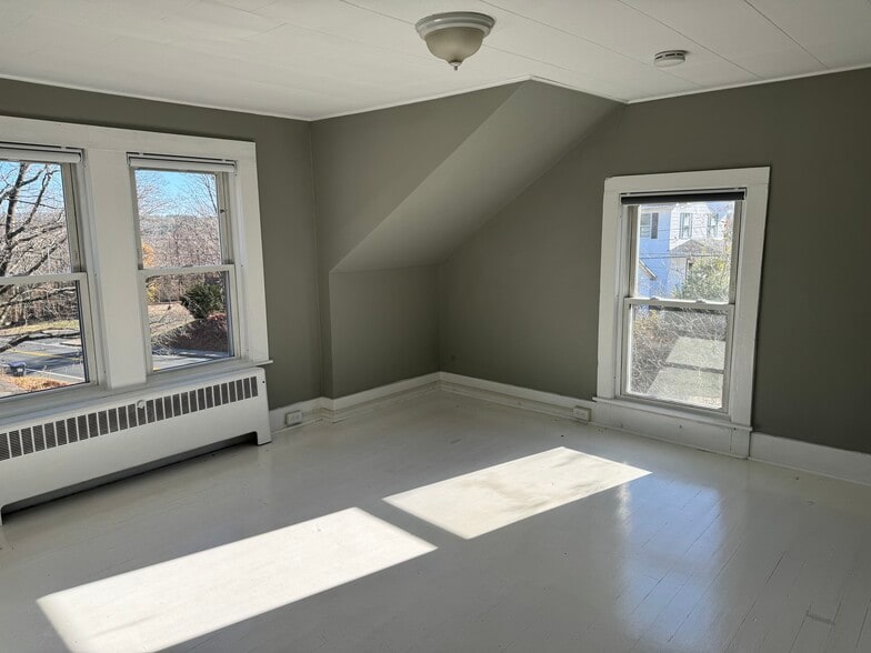 Building Photo - 21 Jabish St