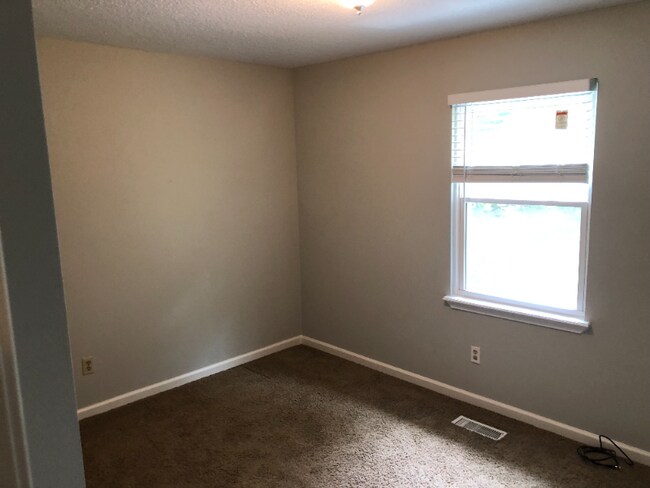 Building Photo - 11458 N Oak Trafficway