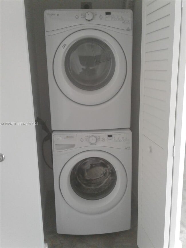 Building Photo - 151 SE 1st St