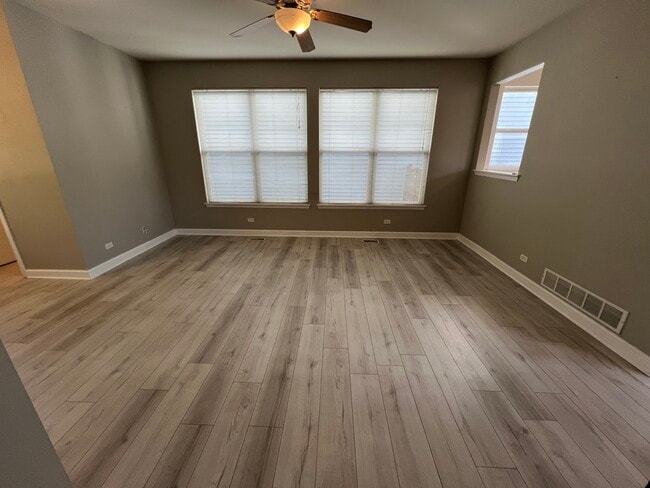 Building Photo - 2158 Middlebury Dr
