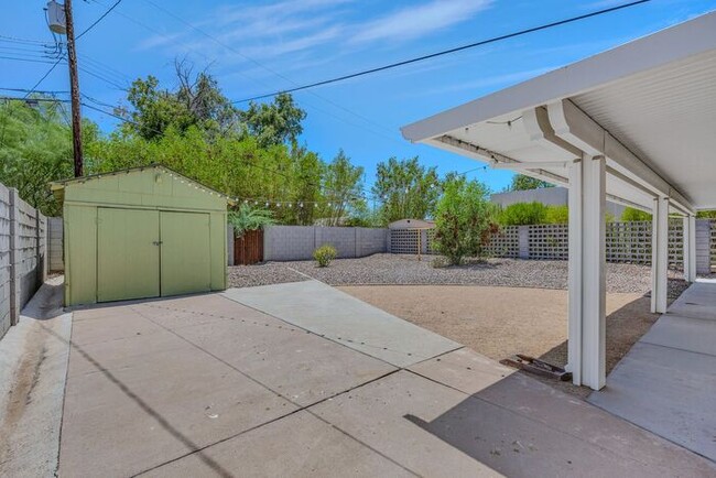 Building Photo - Charming home located in a highly convenient central Phoenix area