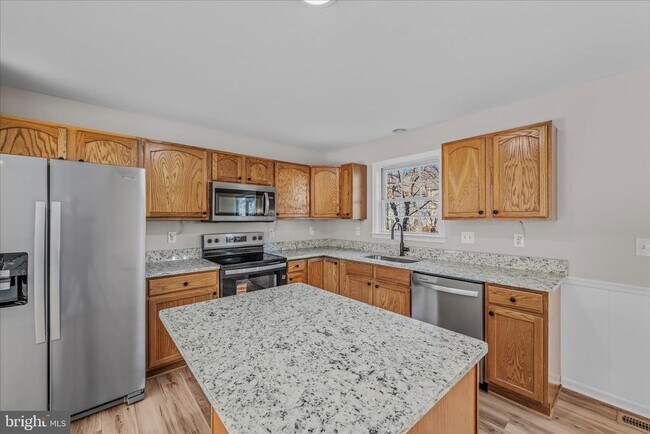 Building Photo - 27 Fiser Ln