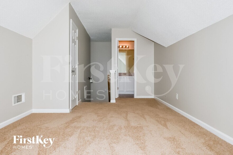 Building Photo - 165 Cinnamon Oak Cir