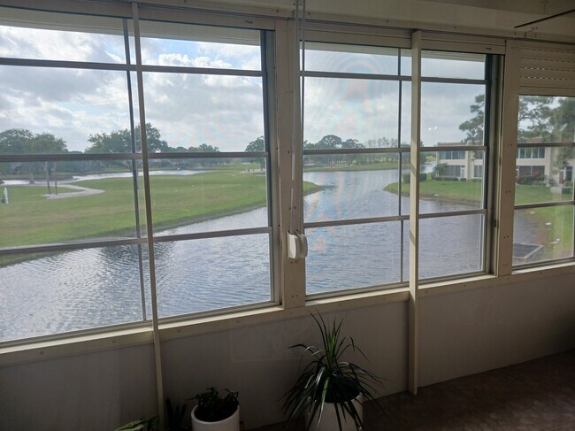 Primary Photo - 7153 W Country Club Dr N