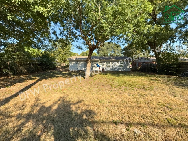 Building Photo - Fully Renovated 2-Bedroom Home Near UTA & AT&T Stadium – Modern Upgrades + Spacious Yard!