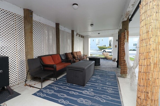 Building Photo - 9505 Monmouth Ave