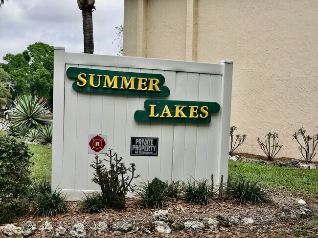 Building Photo - Beautiful townhome in Summer Lake Sarasota