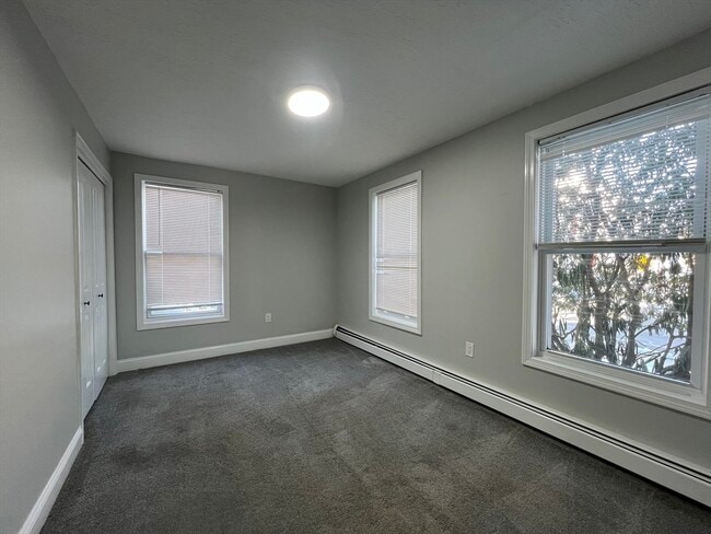 Building Photo - 318 Main St