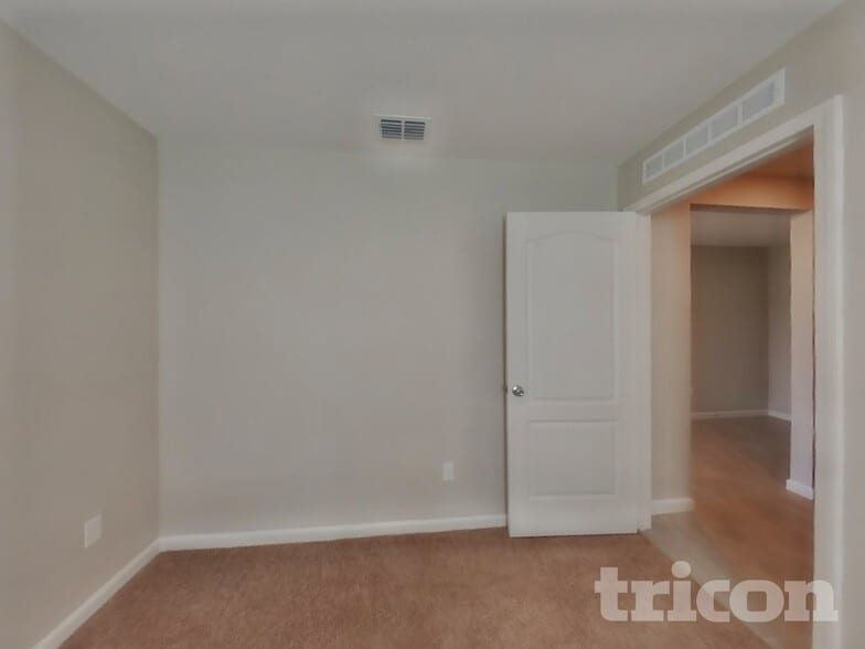 Building Photo - 77063 Crosscut Wy