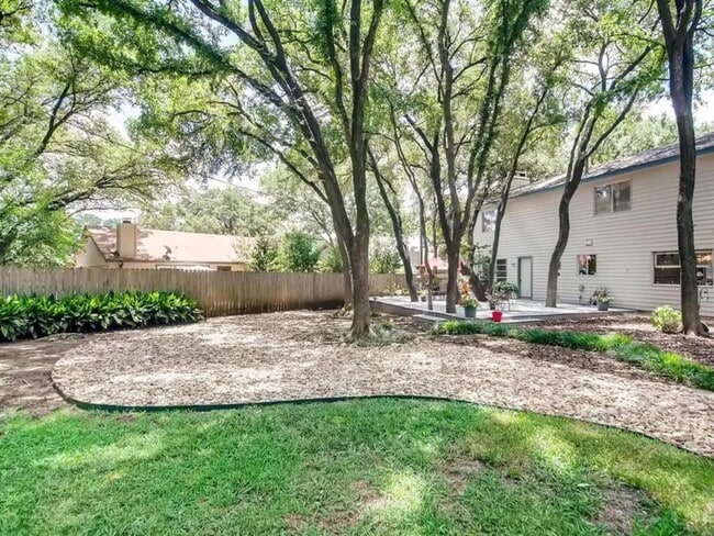 Building Photo - 4102 Columbine Dr
