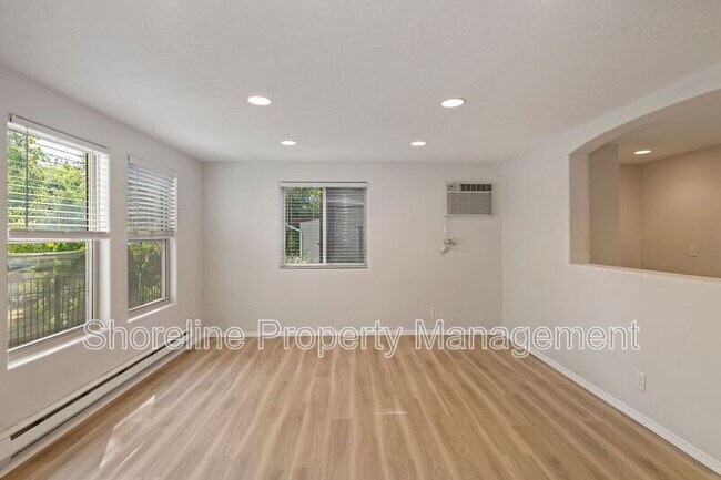 Building Photo - 2110 Brittany Ln