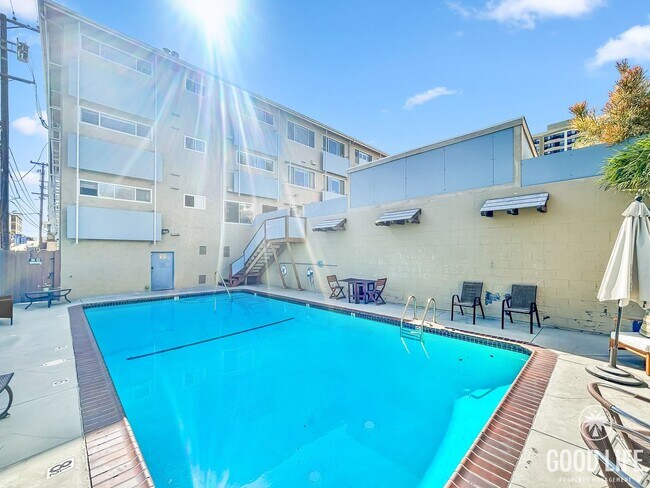 Building Photo - Stunning 1BD/1BA W/ Updated Kitchen and Re...