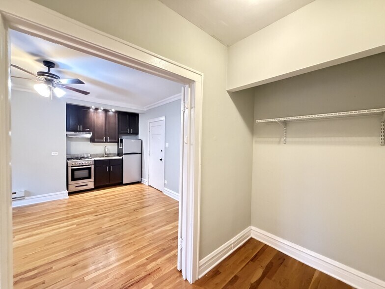 Building Photo - 4707 N Hermitage Ave