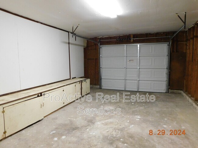 Building Photo - 1461 Thamesford Dr