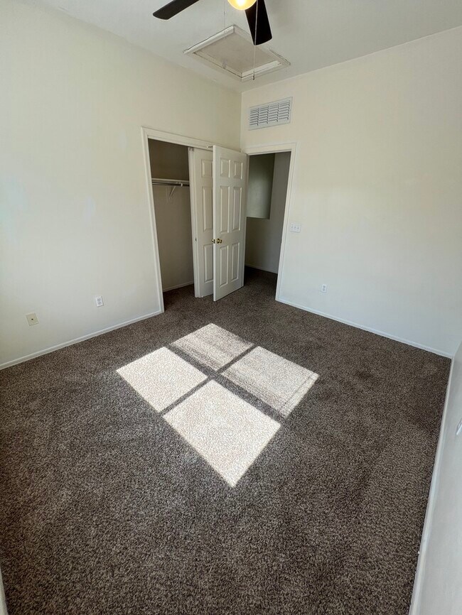 Building Photo - HOUSE FOR RENT