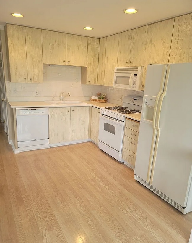 Building Photo - Charming Browns Point Home with Garage & B...