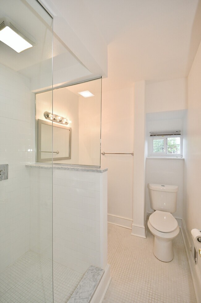 Building Photo - 121 S 16th St