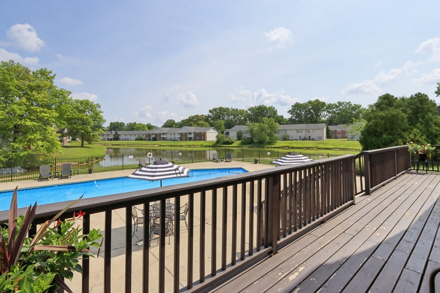 Building Photo - Castleton Manor Apartments