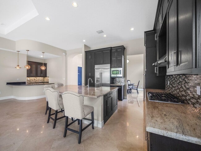 Building Photo - 9931 Bozzano Dr