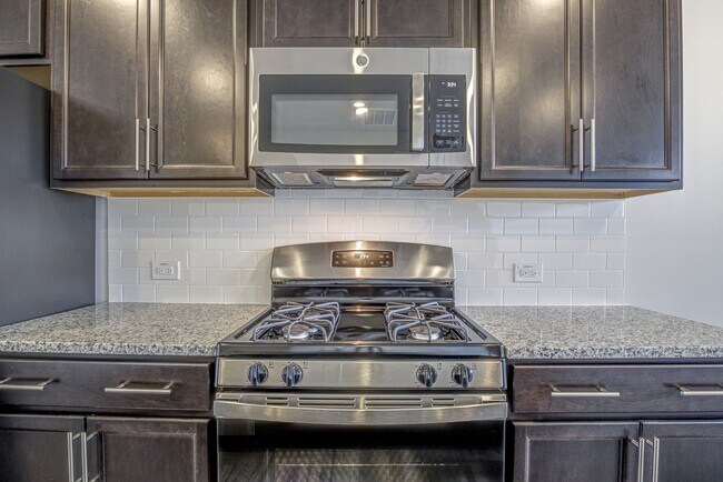 Building Photo - 2437 Kasota Ln