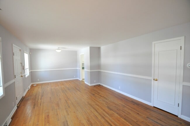 Building Photo - 2545 S Patton Ct