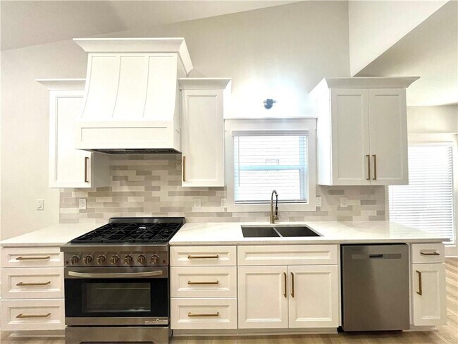 Building Photo - 2894 Sterling Dr NW