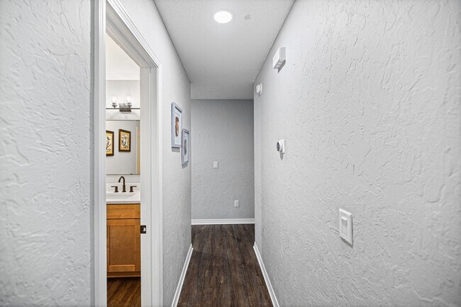 Building Photo - 507 Nassau Dr