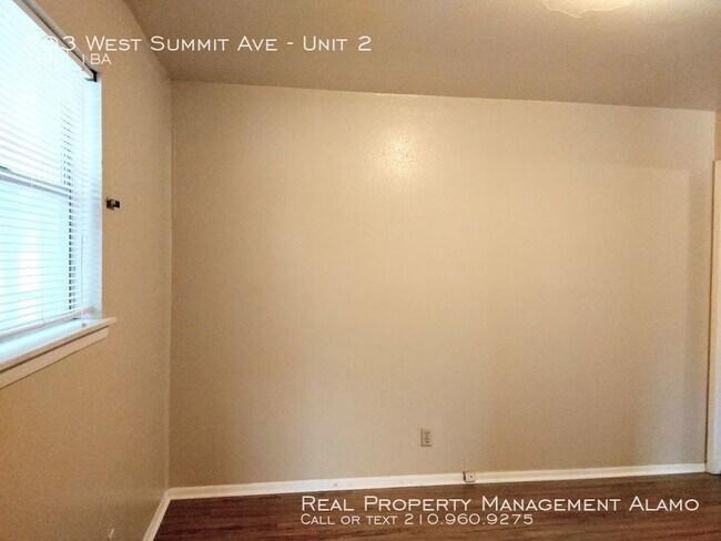 Building Photo - 703 W Summit Ave