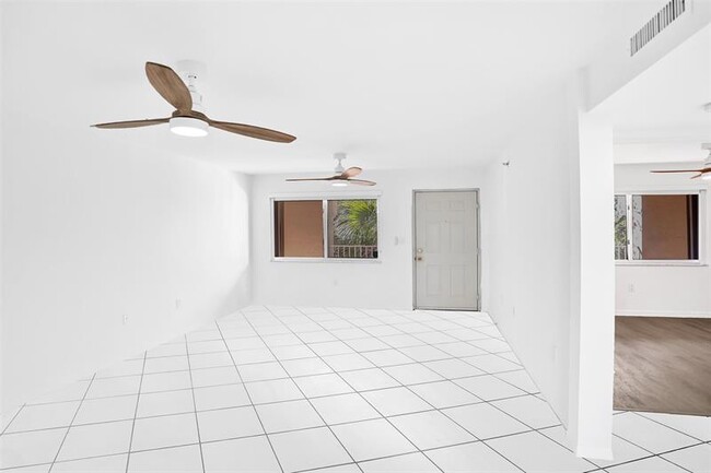 Building Photo - 9470 Tangerine Pl