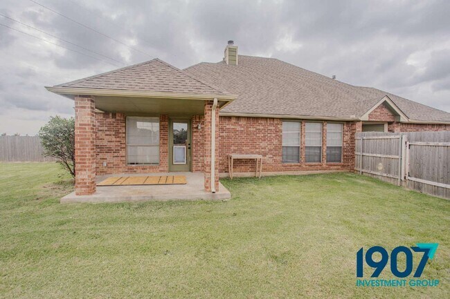 Building Photo - 2508 Tyler Ln