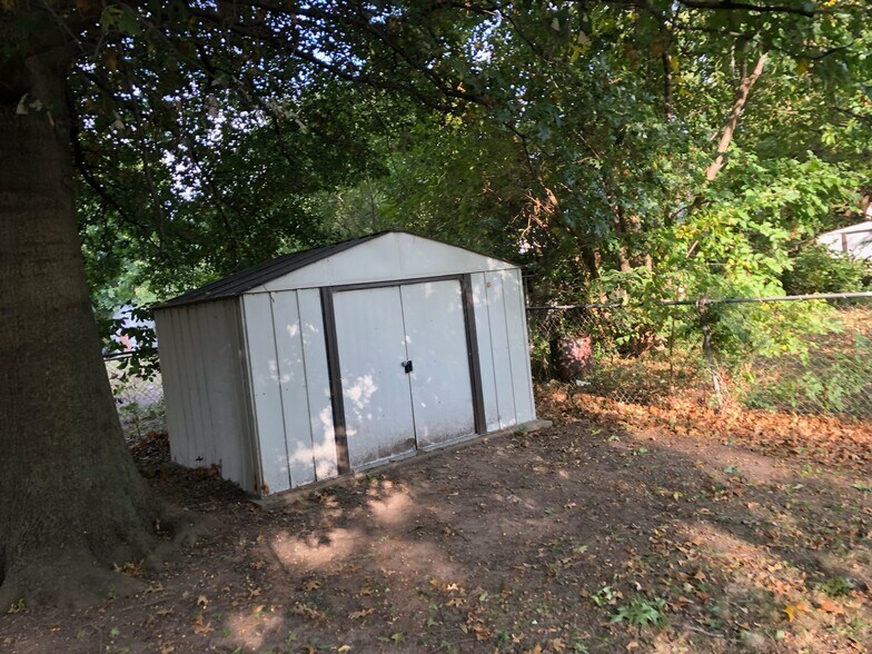Building Photo - 4515 Elmhurst