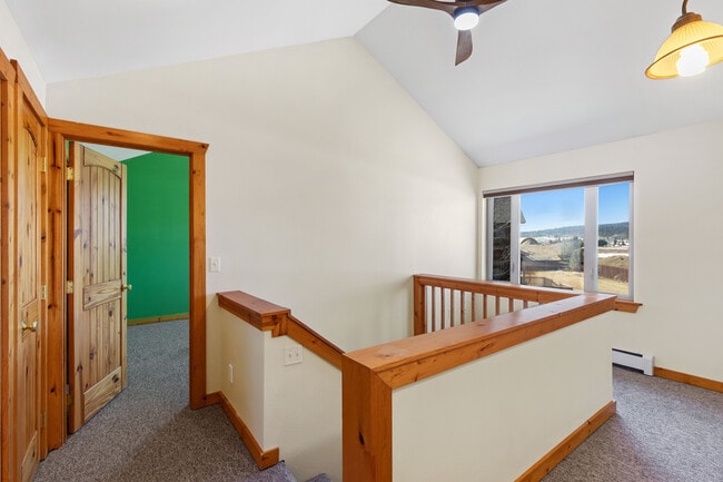 Building Photo - 708 Palisades Dr